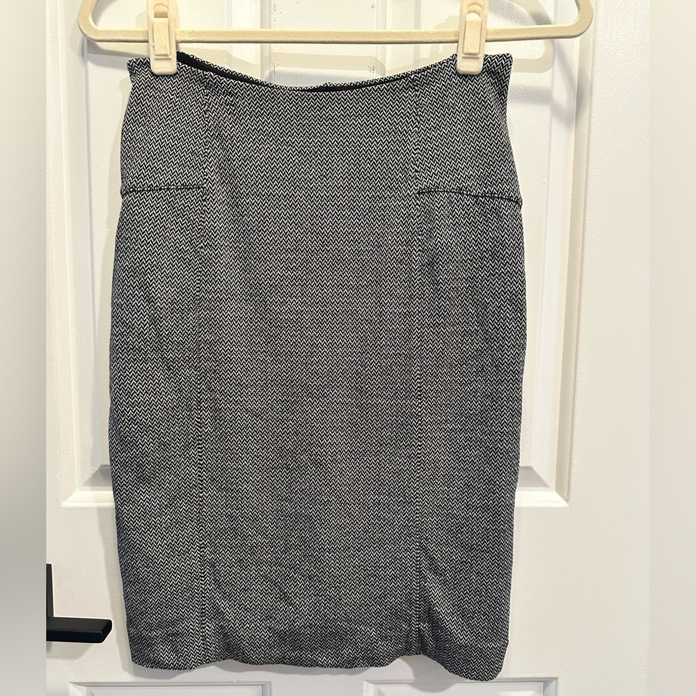 Lysse Black and White Herringbone Stretch Pencil Skirt